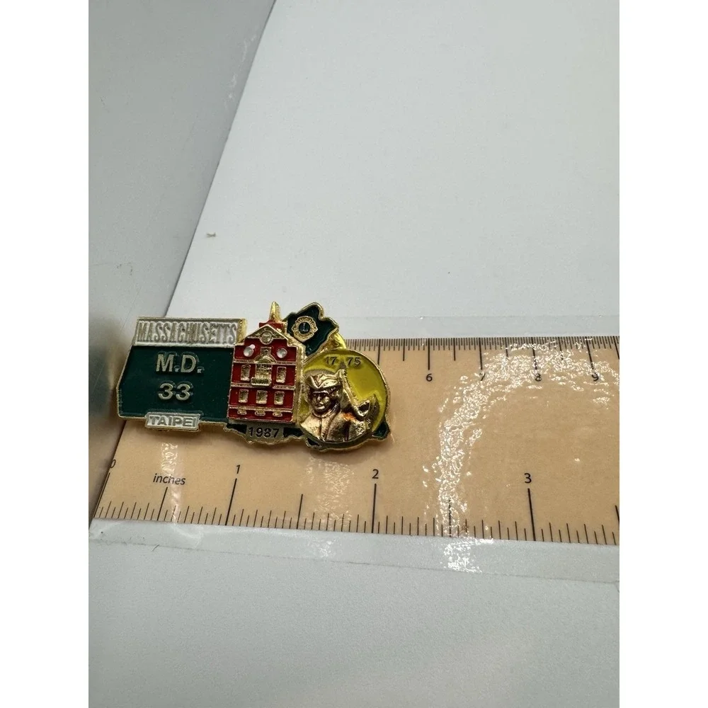 Lions Club‎ Pin - Massachusetts Taipei - M.D. 33 - 1987